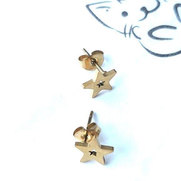 Gold Stars Pendant Charm Design Stainless Steel Necklace - Picture 7 of 8